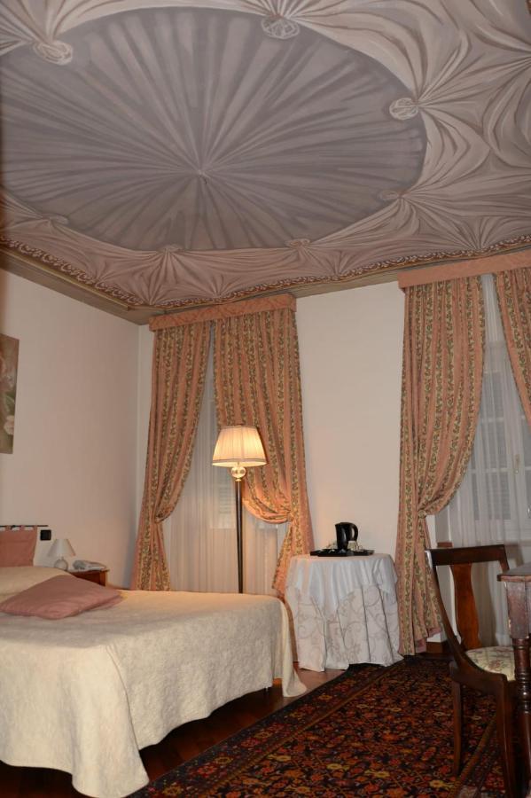 Palazzo Finati Acomodação com café da manhã Alba  Exterior foto