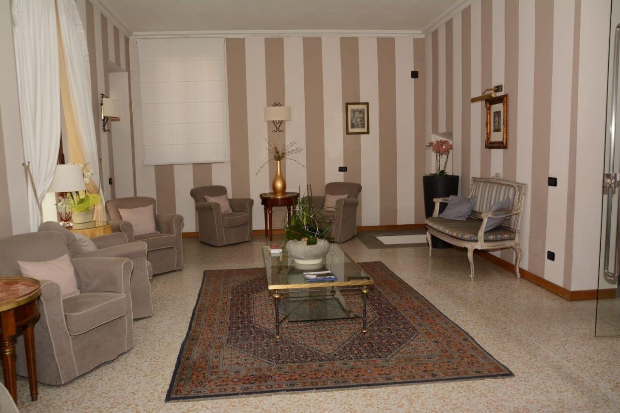 Palazzo Finati Acomodação com café da manhã Alba  Exterior foto
