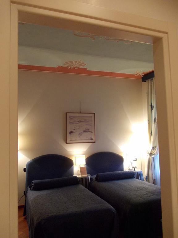 Palazzo Finati Acomodação com café da manhã Alba  Quarto foto