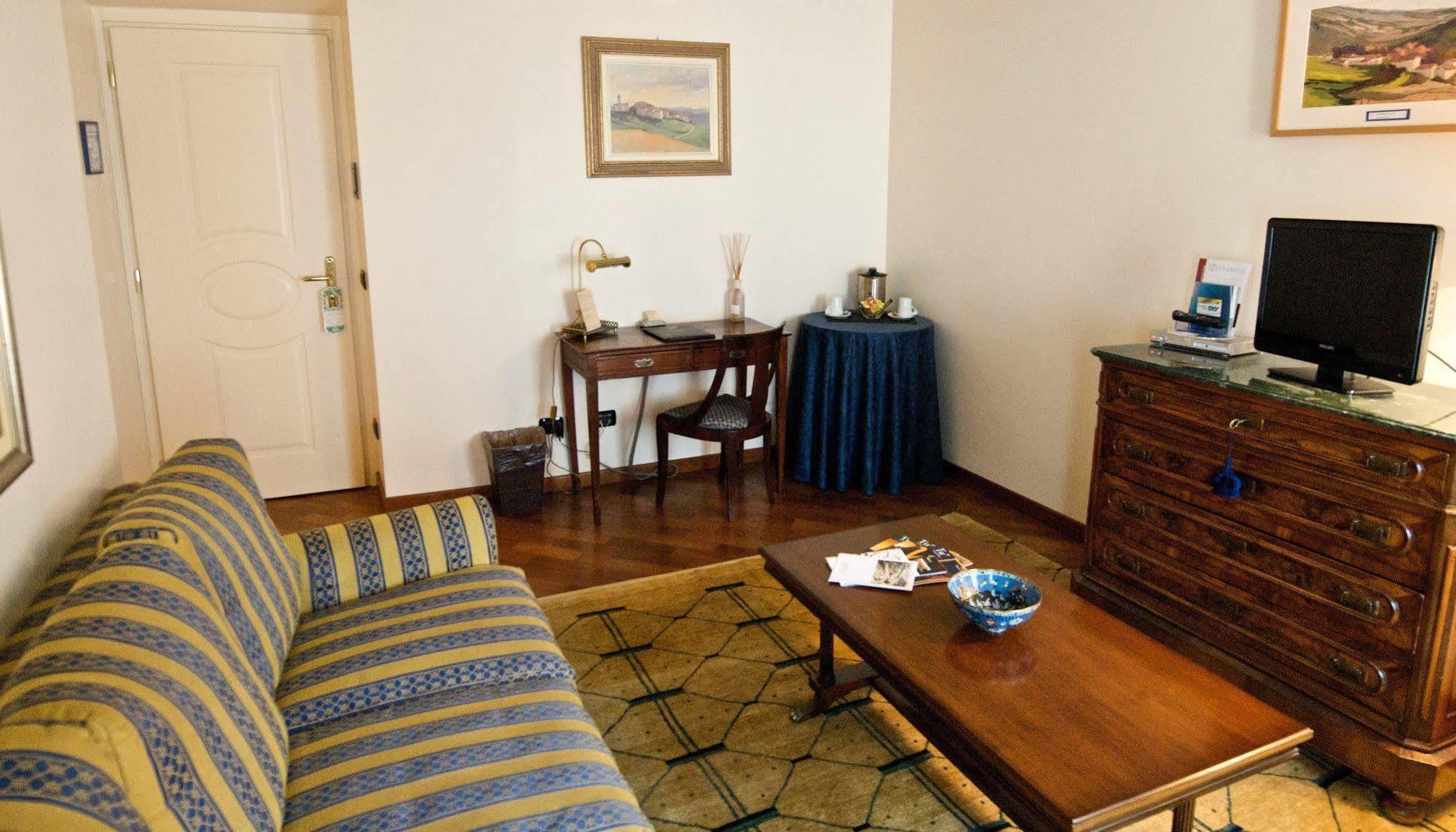 Palazzo Finati Acomodação com café da manhã Alba  Exterior foto